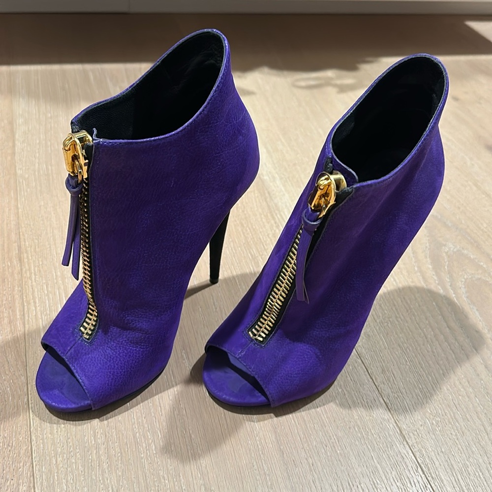 Boots size 38, US 8